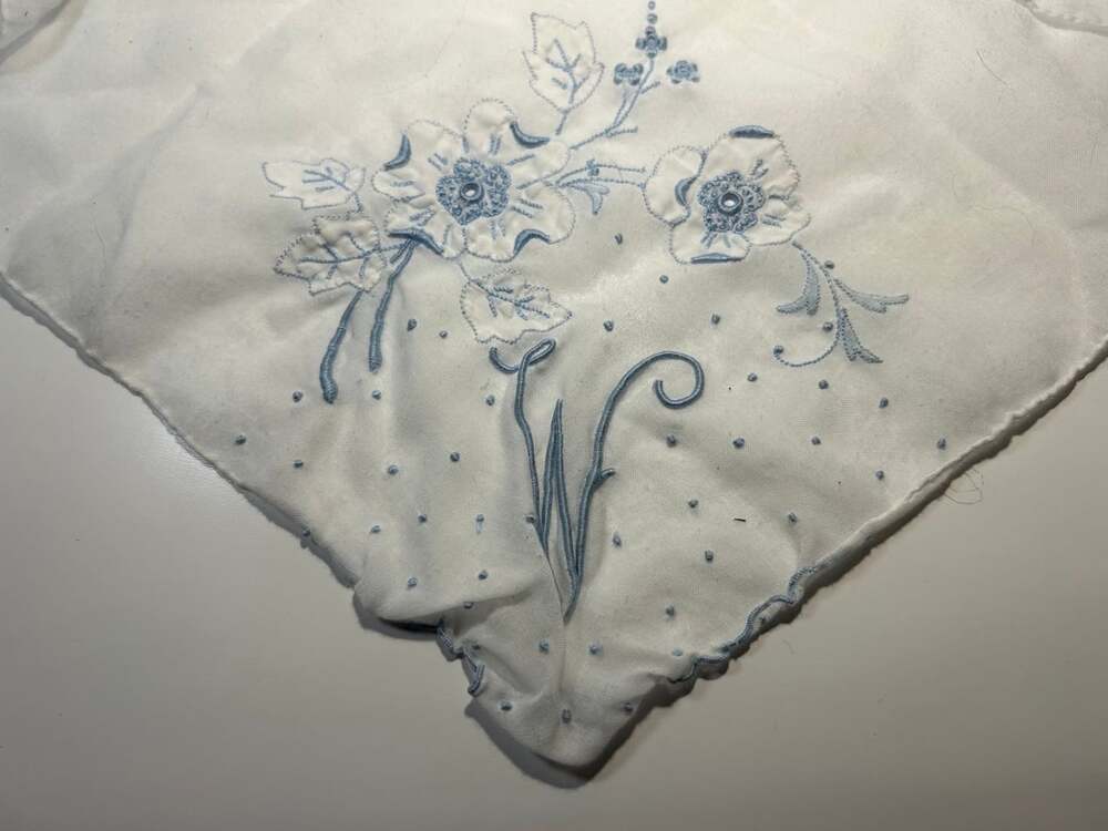 Embroidered White and blue Handkerchief W  Grannycore